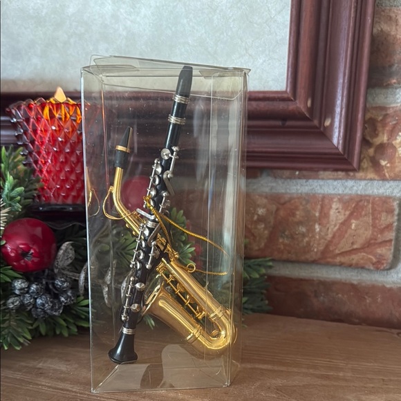Vintage 1997 Miniature Gold and Black Saxophone Ornament  Collectibles - Picture 5 of 6